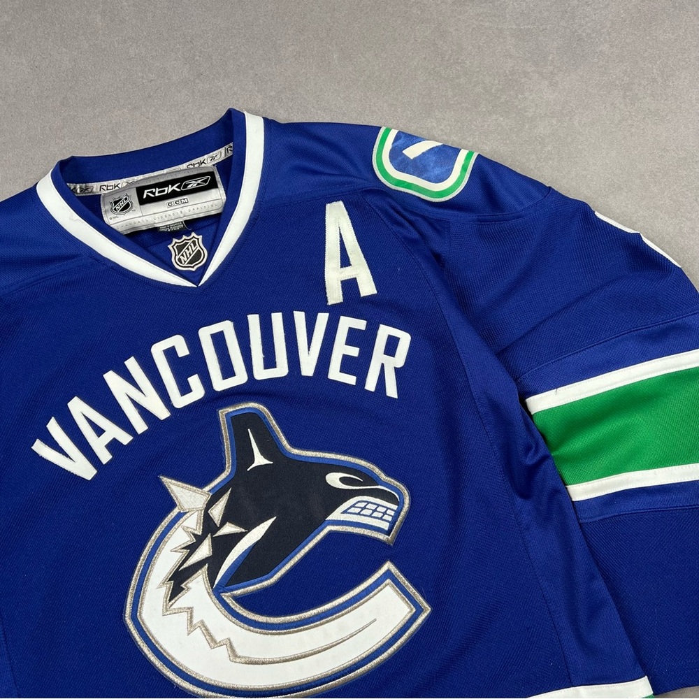 Reebok Blue and Green Vancouver Canucks Hockey Jersey NHL - Picture 3 of 6